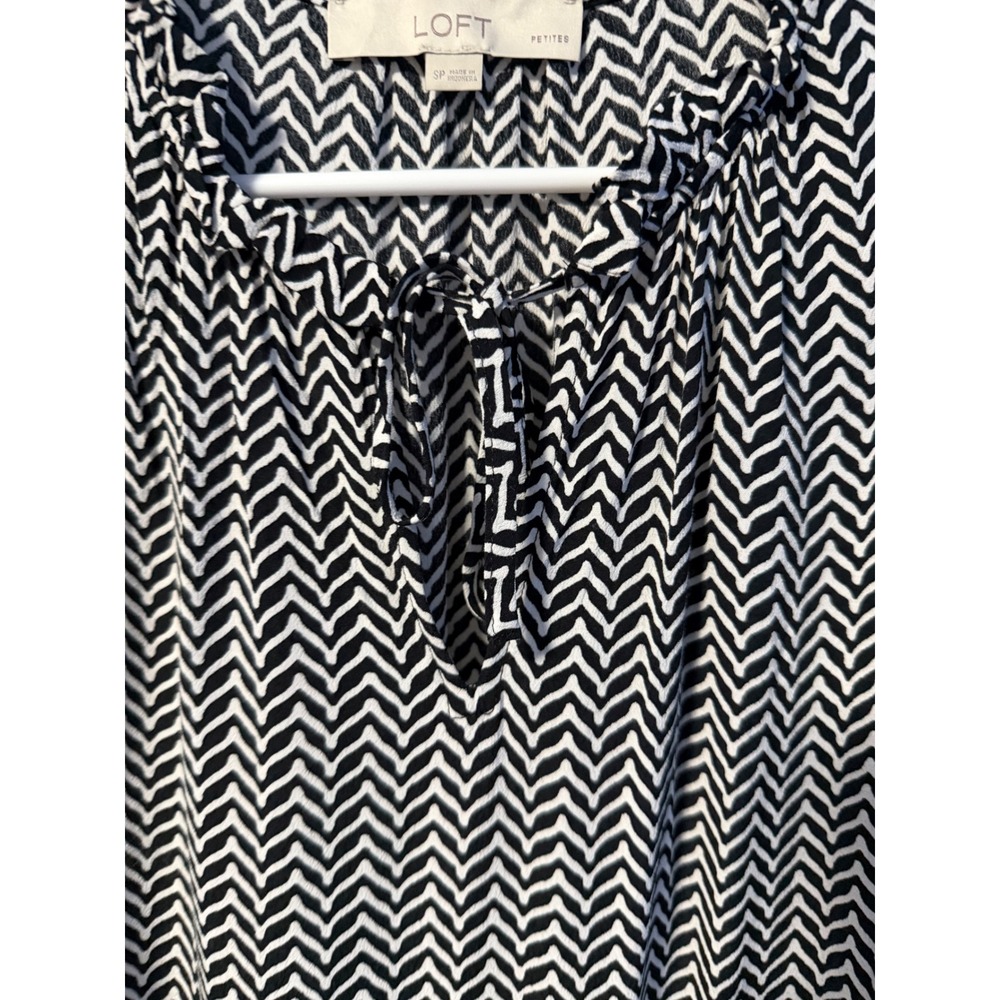 LOFT Sleeveless Blouse Petites SP Black White Chevron Tie - Picture 5 of 7